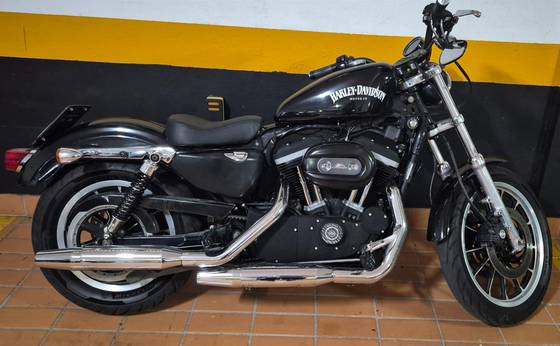 HARLEY-DAVIDSON SPORTSTER XL 883 R 